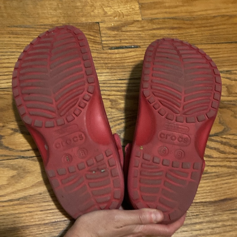 Red Crocs - Picture 2 of 4